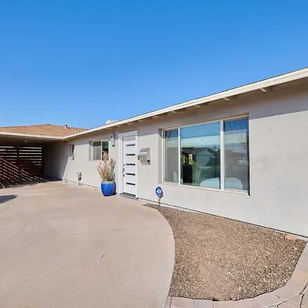 Amazing Location! Old Town Scottsdale Modern Home
