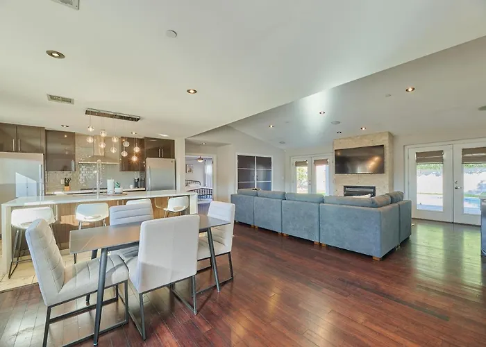 Amazing Location! Old Town Modern 4*